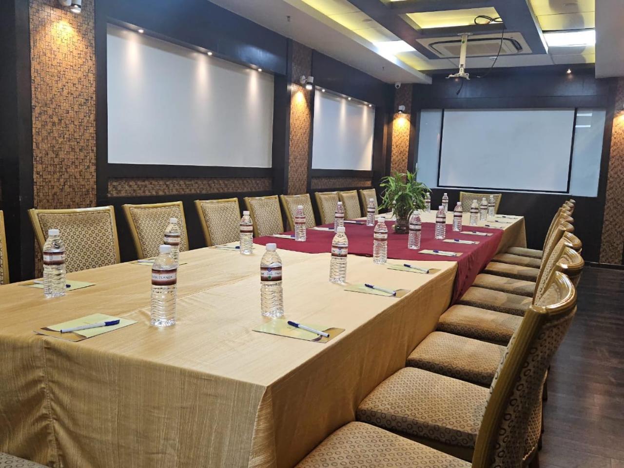 Hotel Park Elanza Chennai Exterior foto